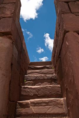 Lateral stairs to the temple